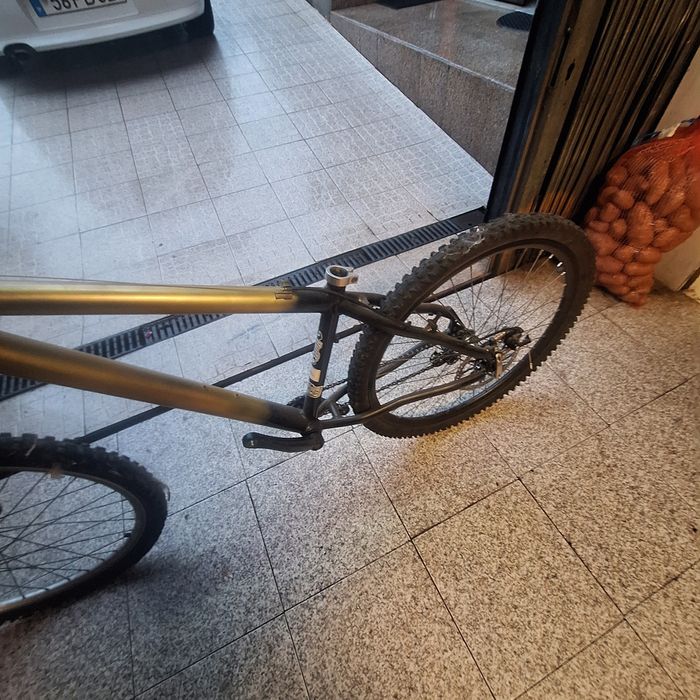 Bicicleta convertida para dirt