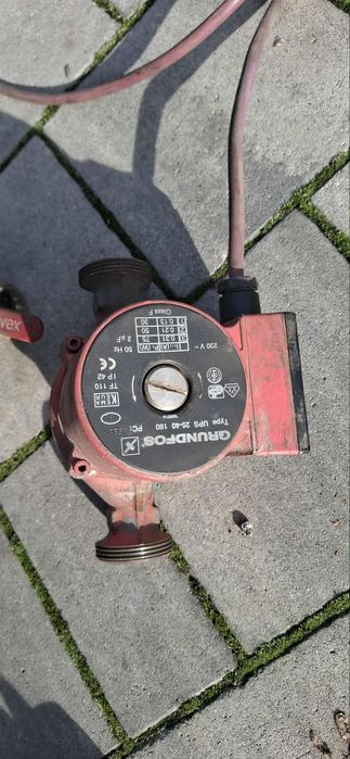 Pompa obiegowa/cyrkulacyjna z silnikiem z mokrym wirnikiem