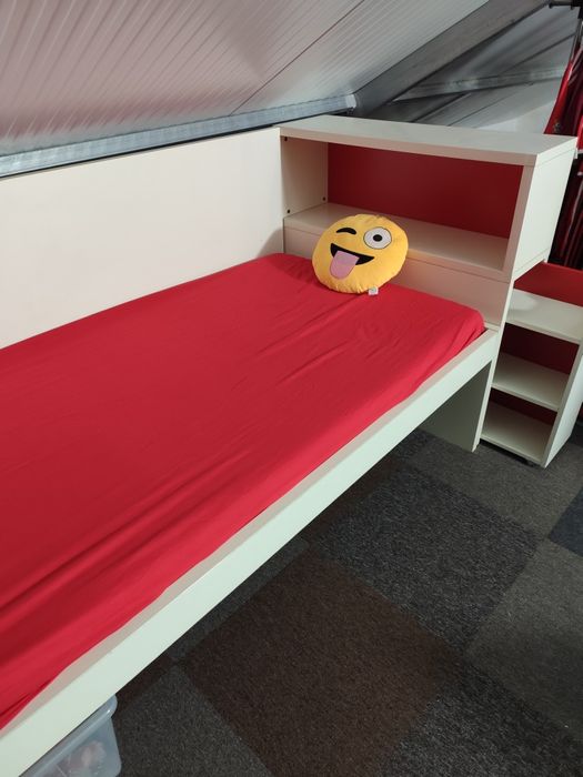 Cama solteiro 90x200cm com cabeceira, estrado e colchão .