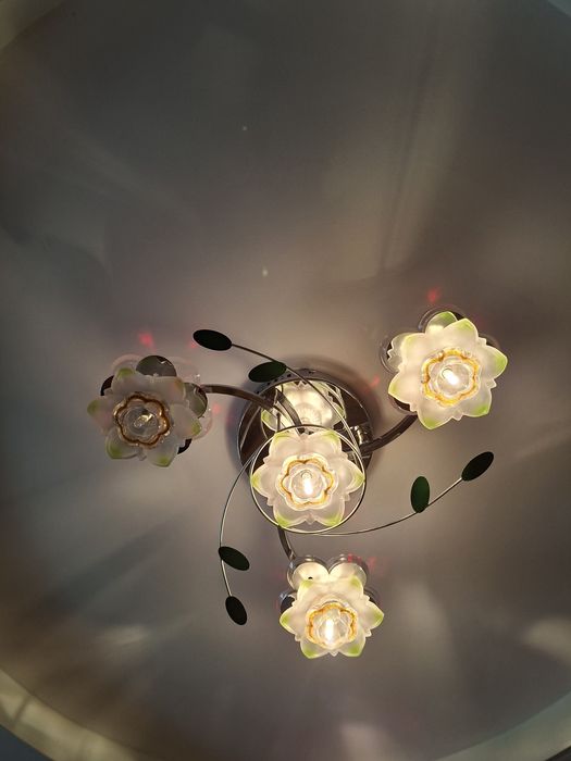 Продам люстру б/у