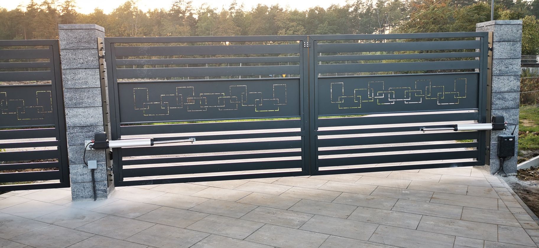 Napędy do bram przesuwnych 2 skrzydłowych garażowych