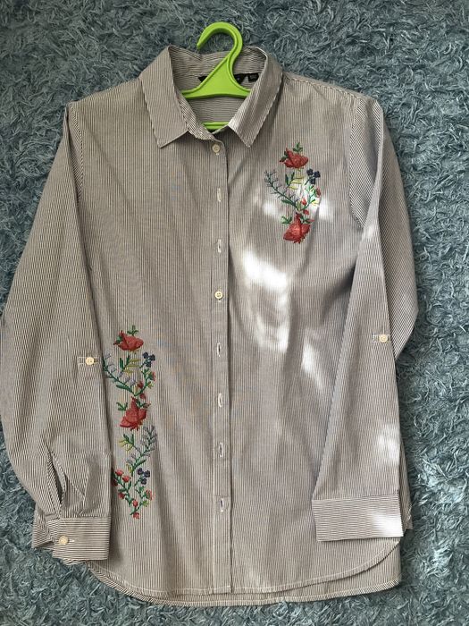 Блузка з вишивкою