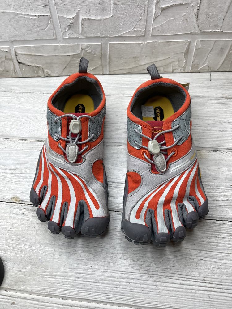 Женские кроссовки vibram fivefinder 37 трекинг