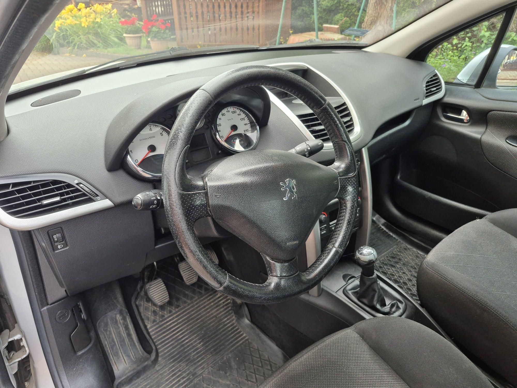 Peugeot 207. 2008 rok  Klimatyzacja
