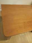 Mesa de madeira com pouco uso