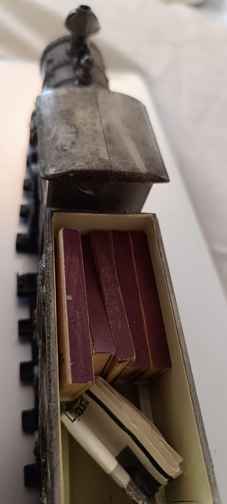 Trem de cigarro com isqueiro