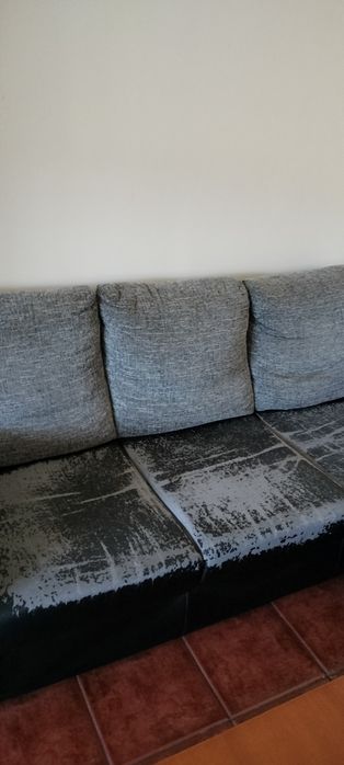 Sofá 3 lugares c/ chaise longe e puffs