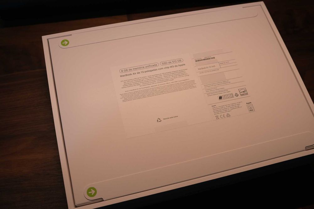 Apple 2024 MacBook Air 13" M3 / 8GB RAM / 512GB SSD - NOVO / SELADO