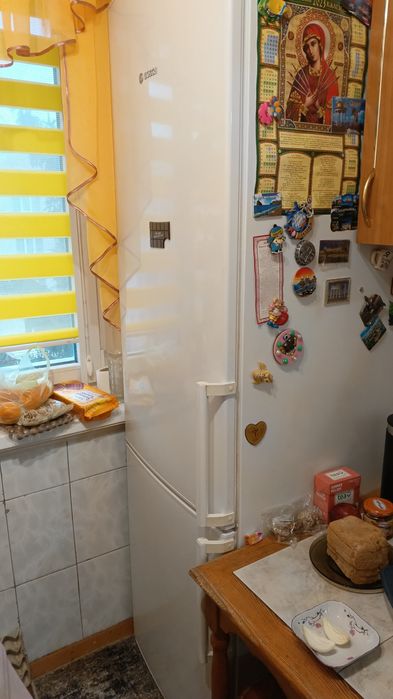 Холодильник BOSCH в полностью рабочем состоянии.