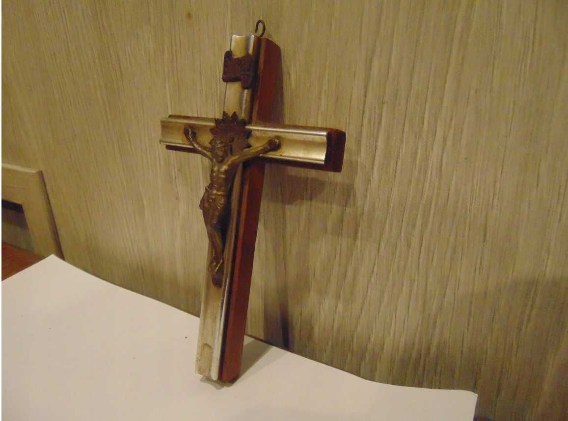 Stary krzyżyk,krzyż wiszący,wys.11,5 cm.lata 50