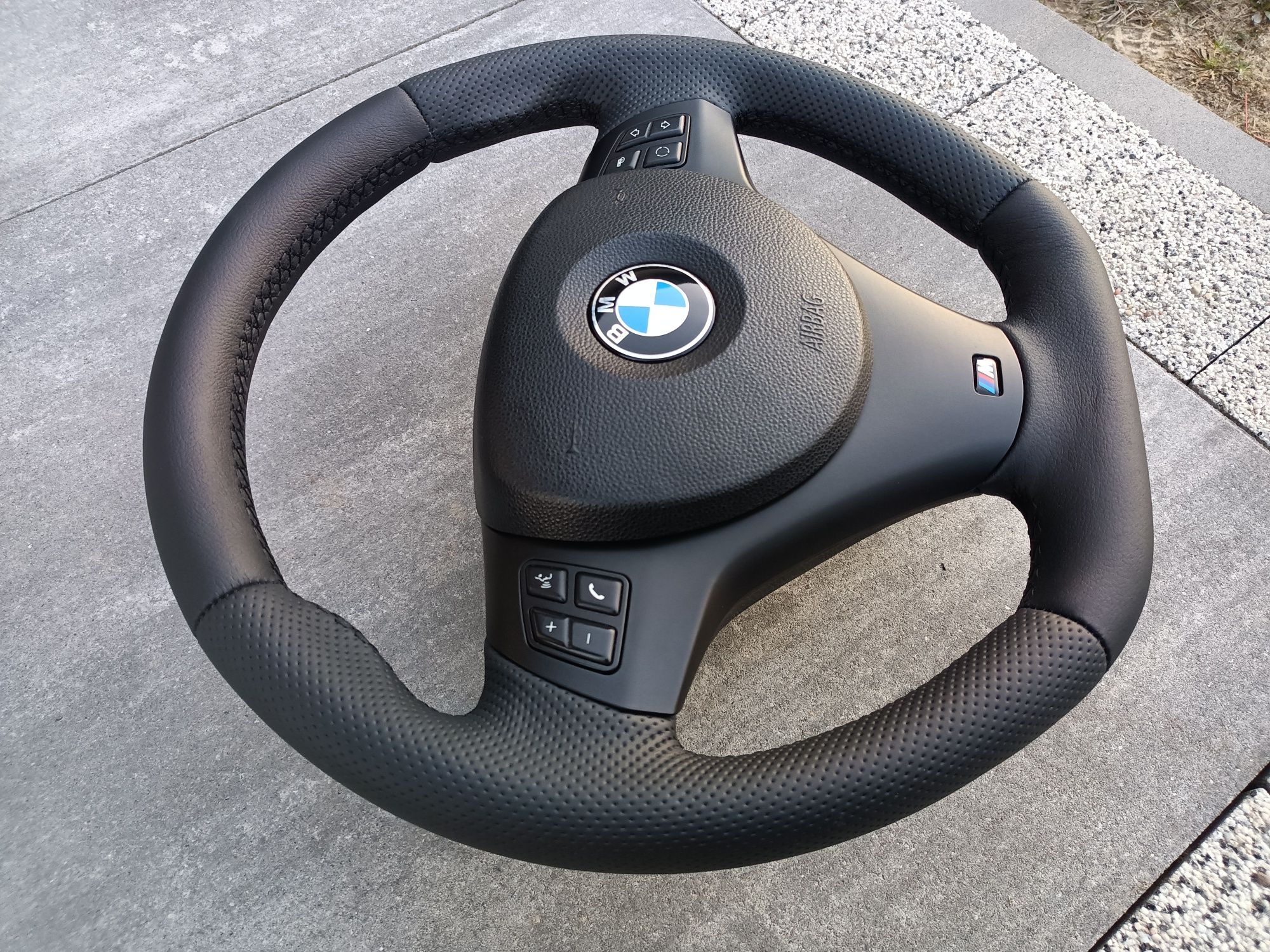 Kierownica Mpakiet z multifunkcją BMW E90 E91 E92 E93 E81 E82 E87 X1