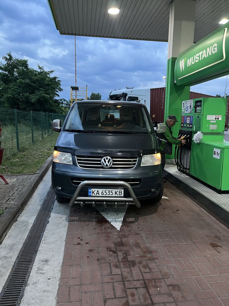 VW Caravelle 2.5 дизель