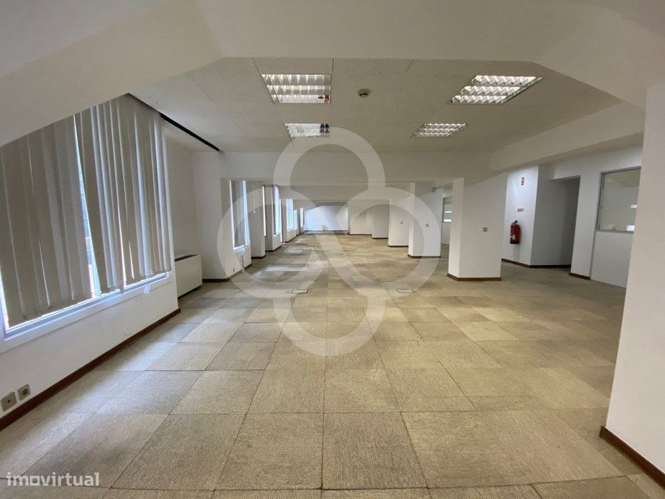 Excelente Escritório em Entrecampos com Possibilidade de Transforma...