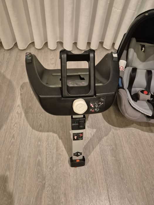 Conjunto carro, ovo, alcofa e isofix