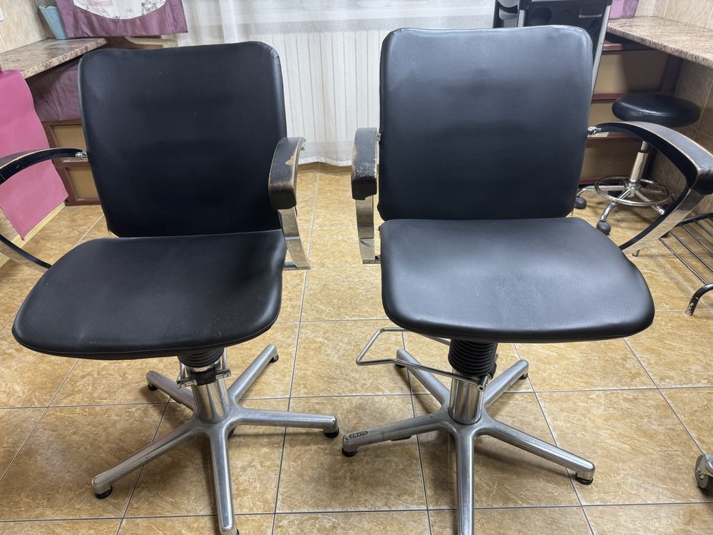 Продам немецкие парикмахерские кресла