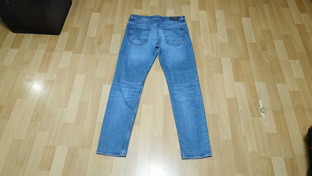Męskie spodnie jeansowe HUGO BOSS TABER BC-C r.L stan bardzo dobry