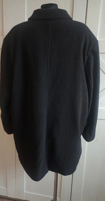 Elegancki męski wełniany płaszcz