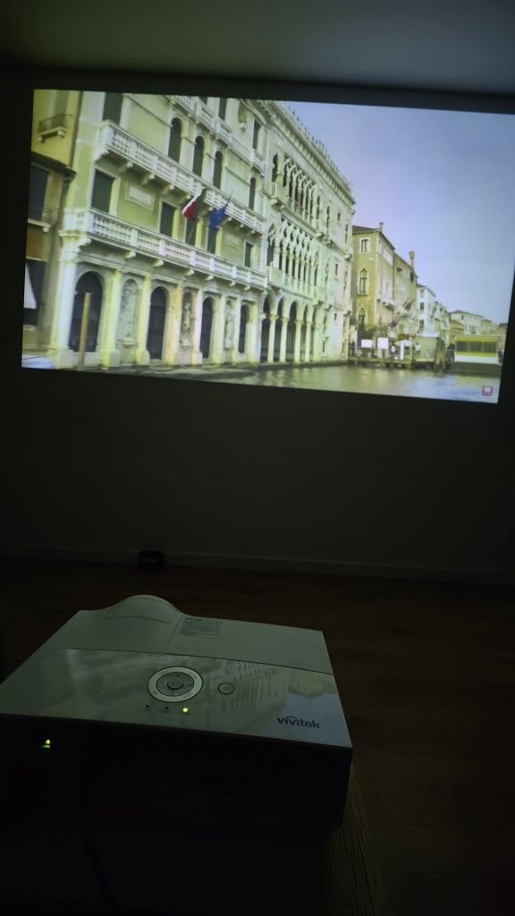 Vivitek 881st krótkoogniskowy DLP projektor rzutnik HD 3D HDMI jasny
