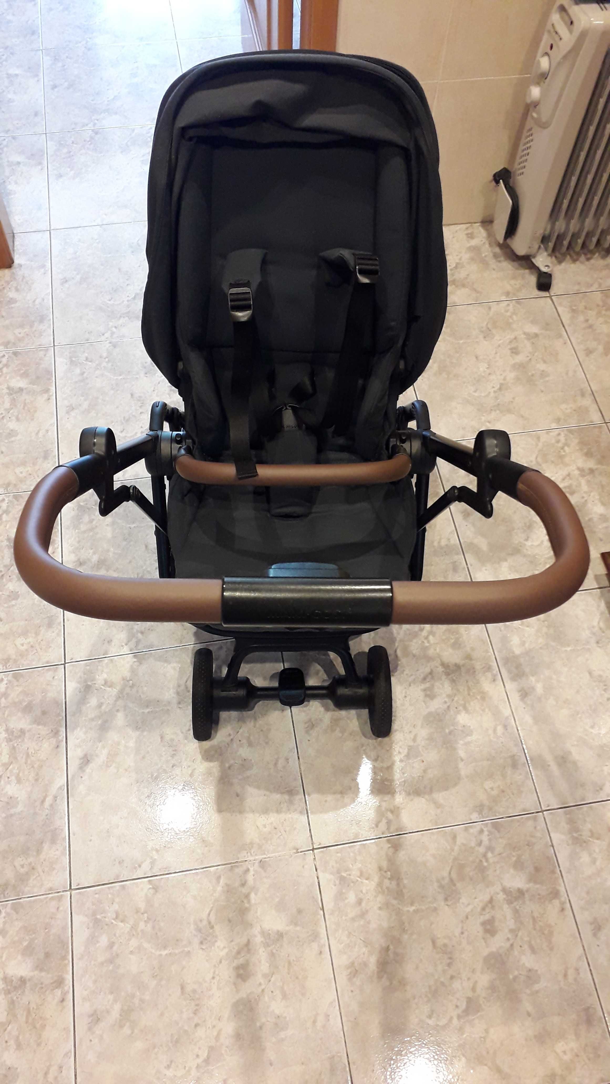 Baby coque (com base para automóvel) e cadeira de passeio (Maxicosi)