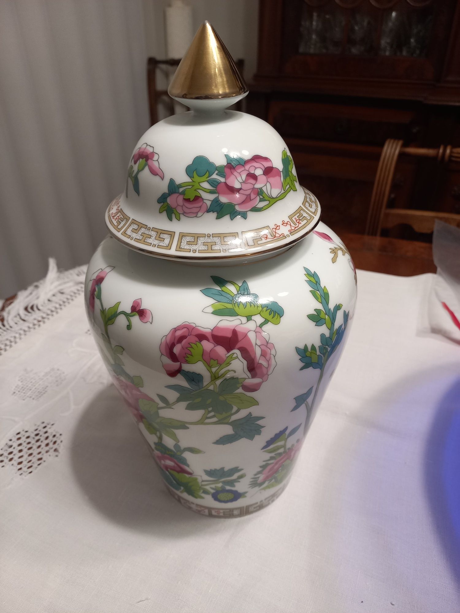Pote em porcelana