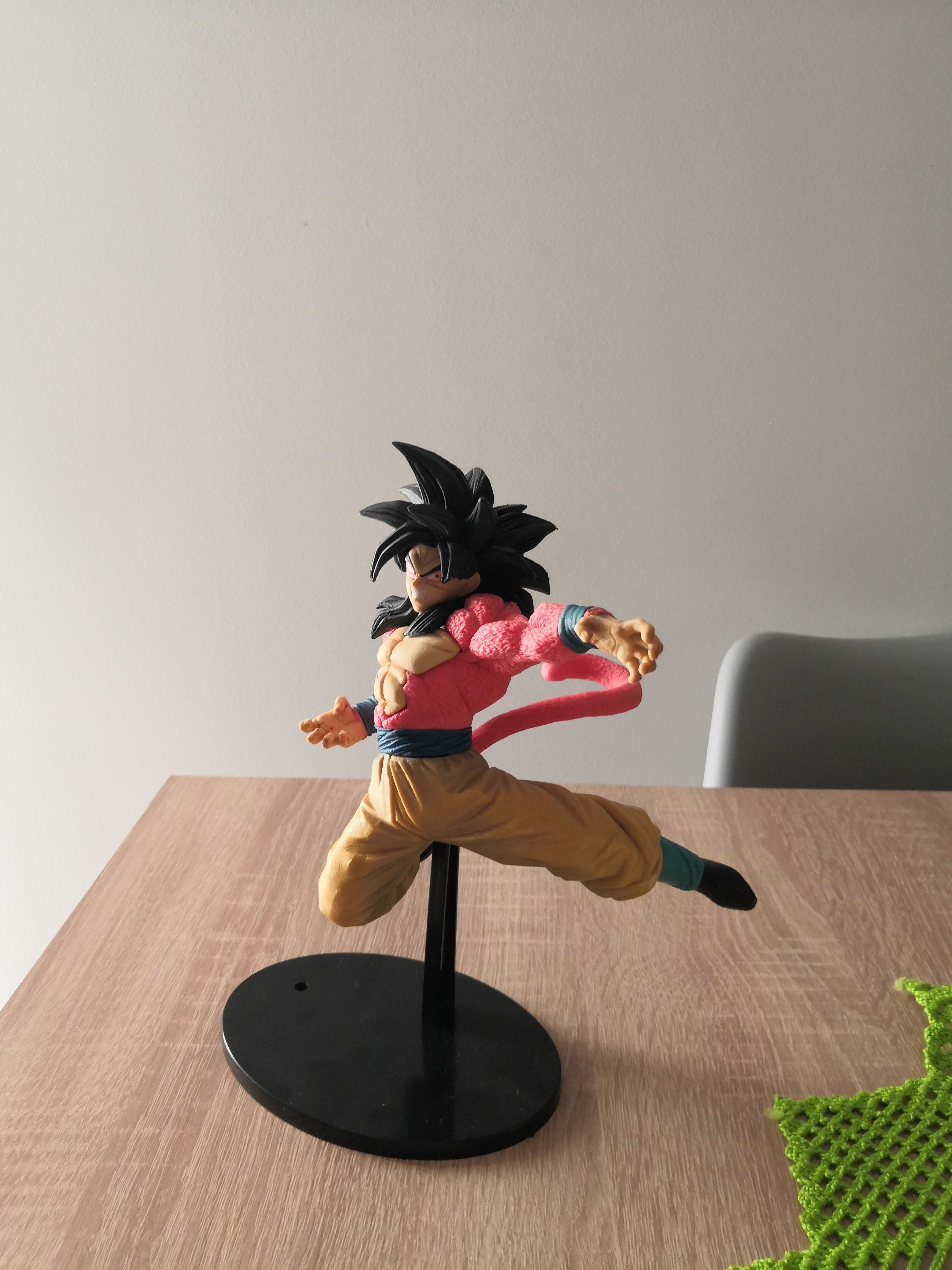 Goku SSJ4 (Dragon Ball)