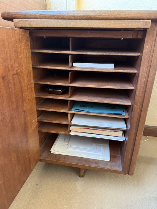 Secretária em madeira maciça