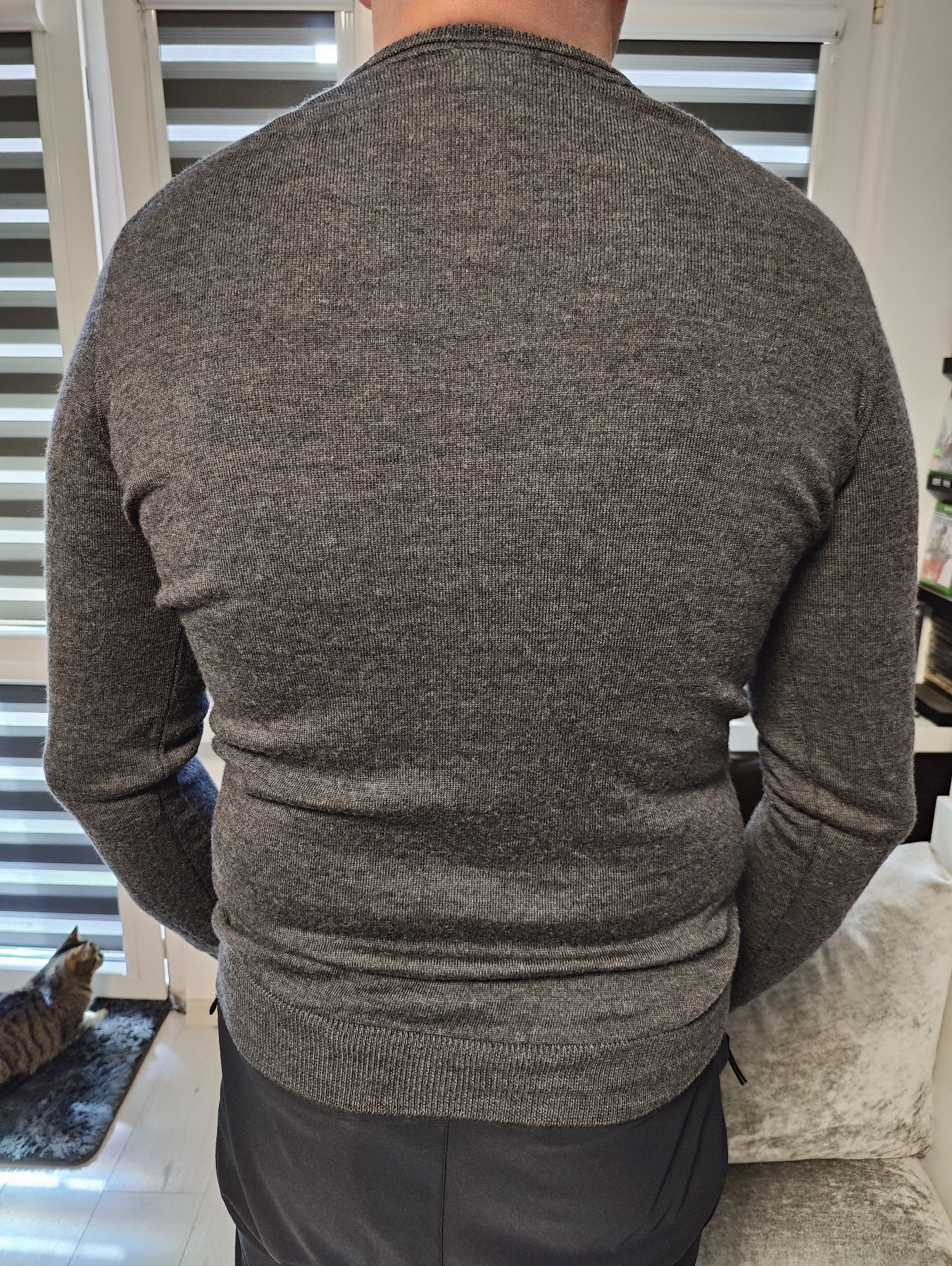 Super wełniany sweterek Lacoste rozm XL