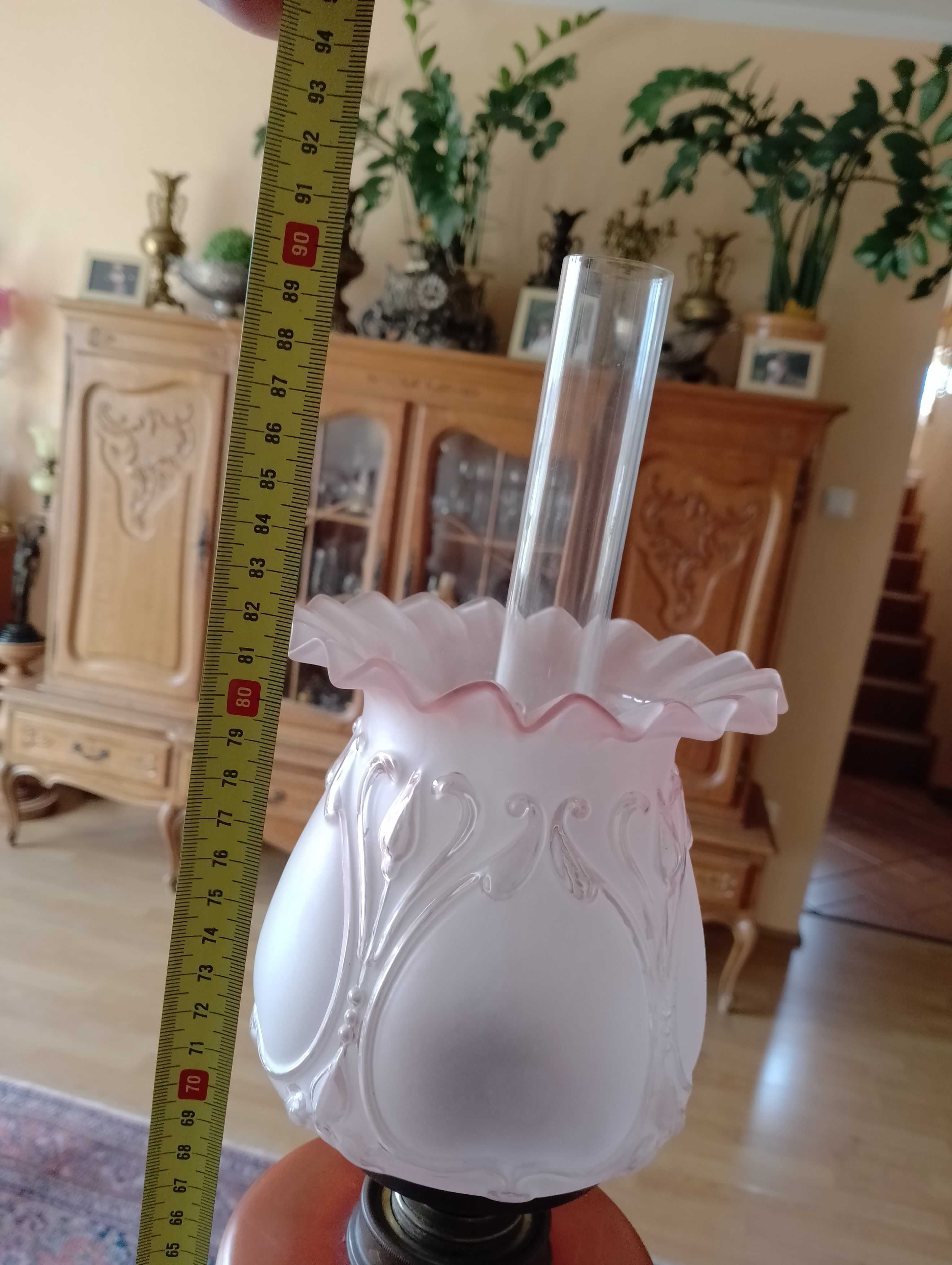 Piękna figuralna lampa naftowa z brązu.