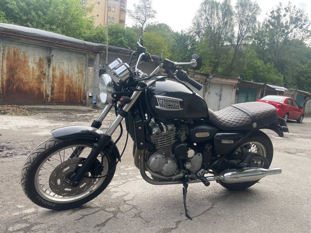 Triumph Thunderbird 900