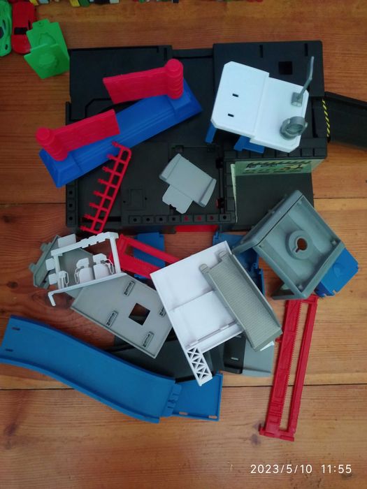 Дитячі іграшки.        .