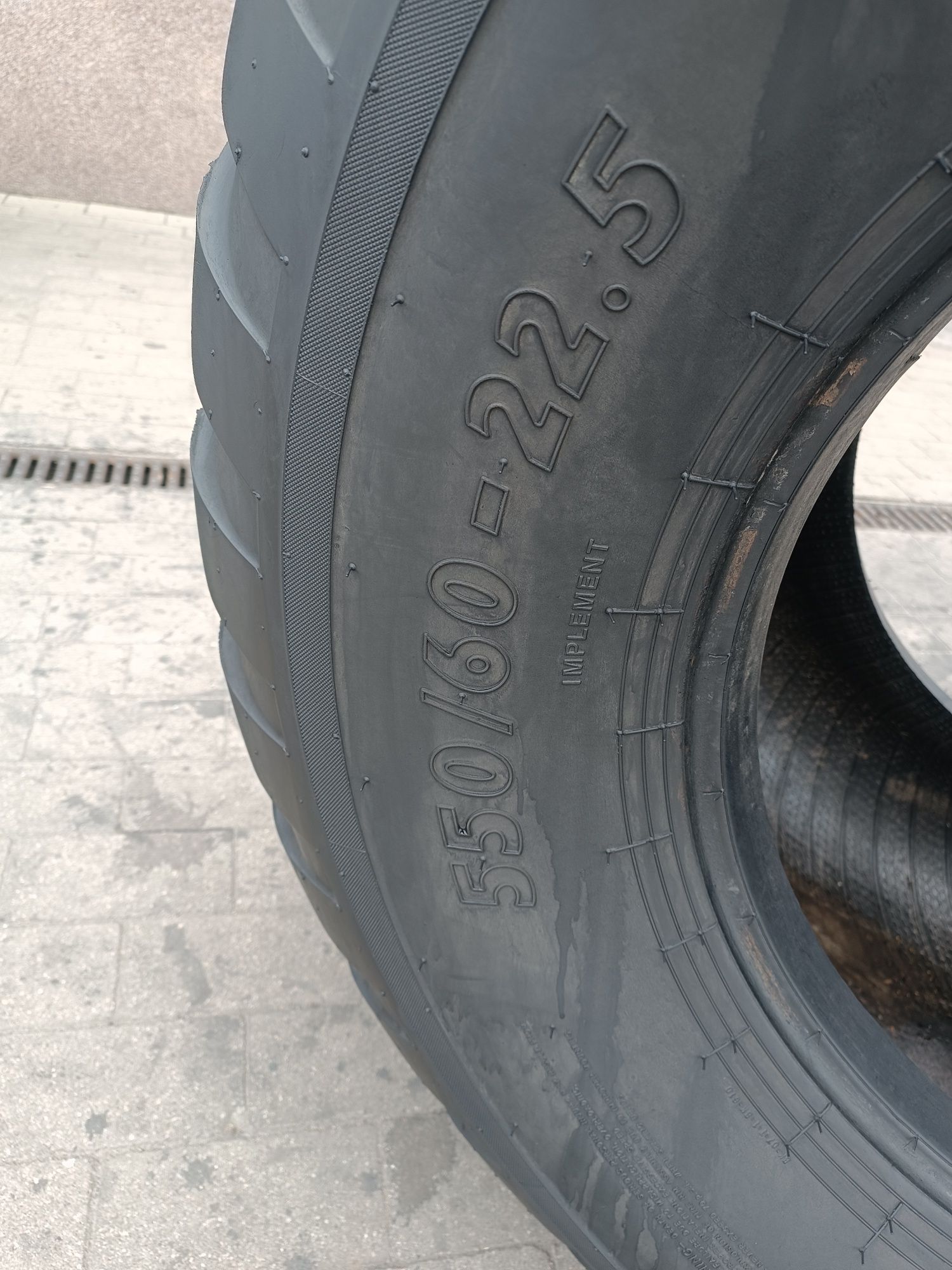 550/60-22.5 BKT Flotation V- Line 550/60R22.5
