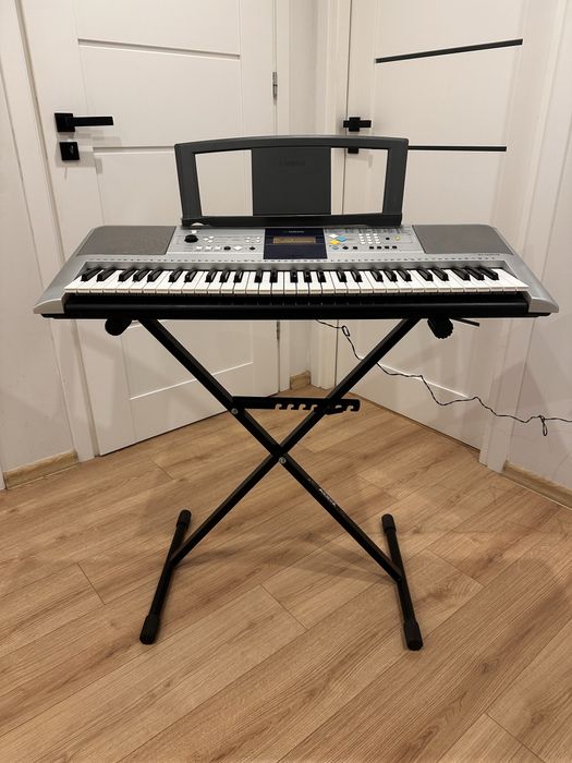Keyboard Yamaha psr E323 ze statywem oraz oryginalnym pudełkiem