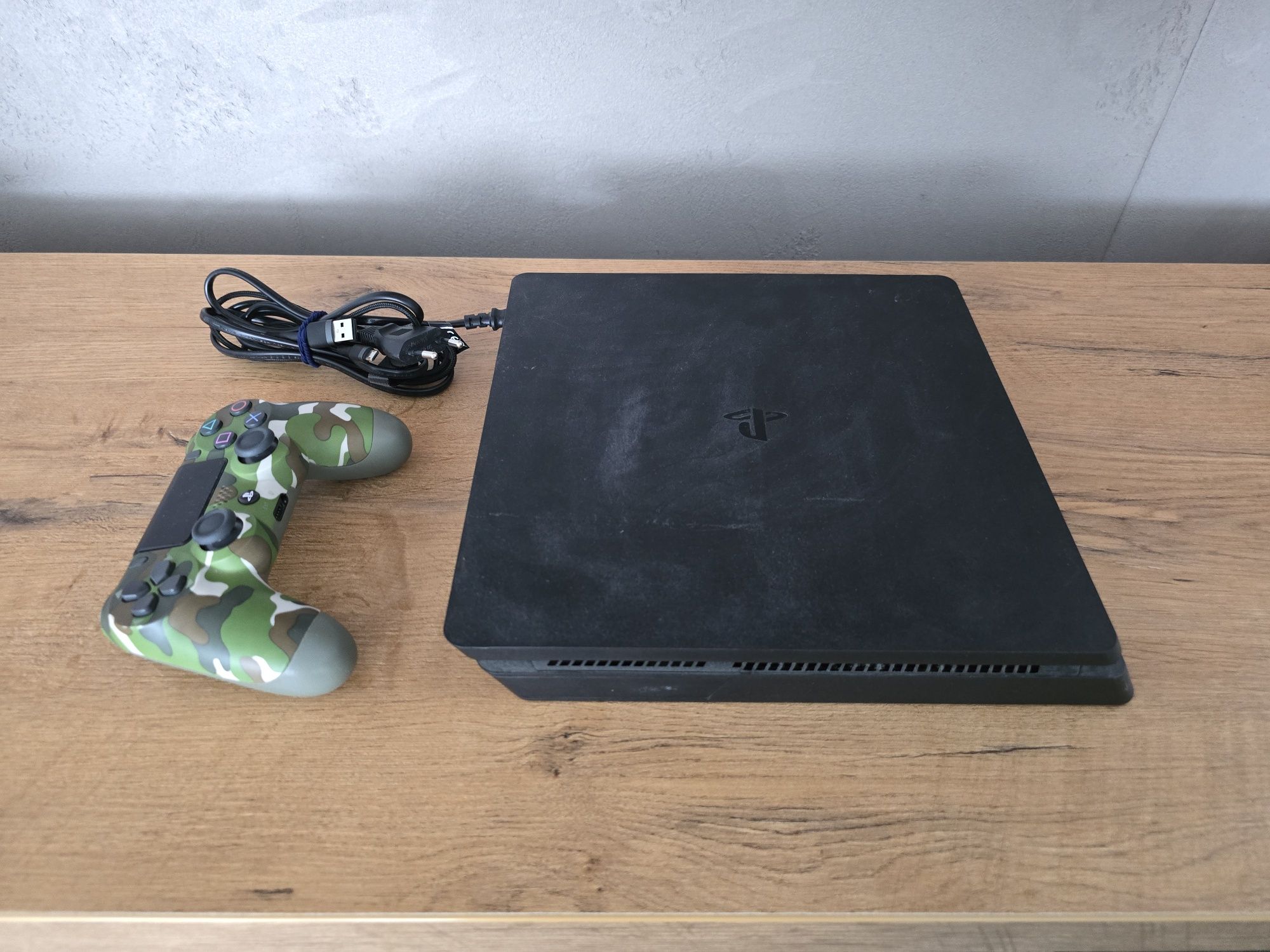 Konsola PS4 Slim 500gb - używana (wersja 10.71)