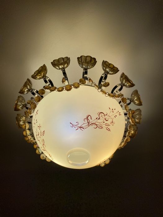 Продам красивую люстру