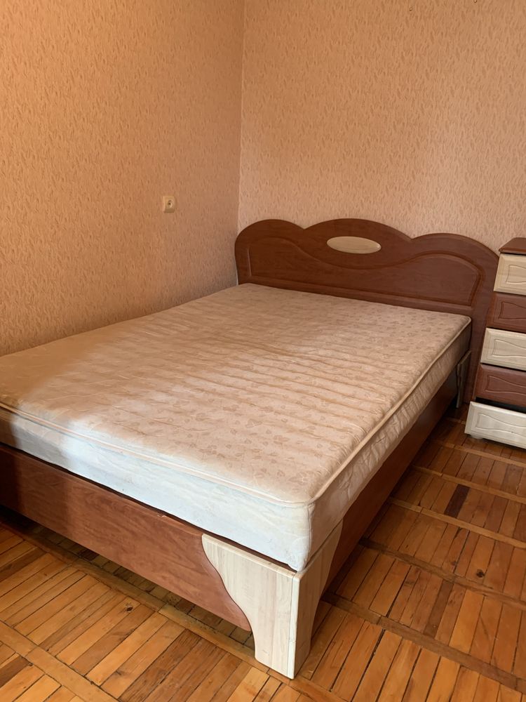 Меблі для спальні ліжко шафа купе тумбочка комод