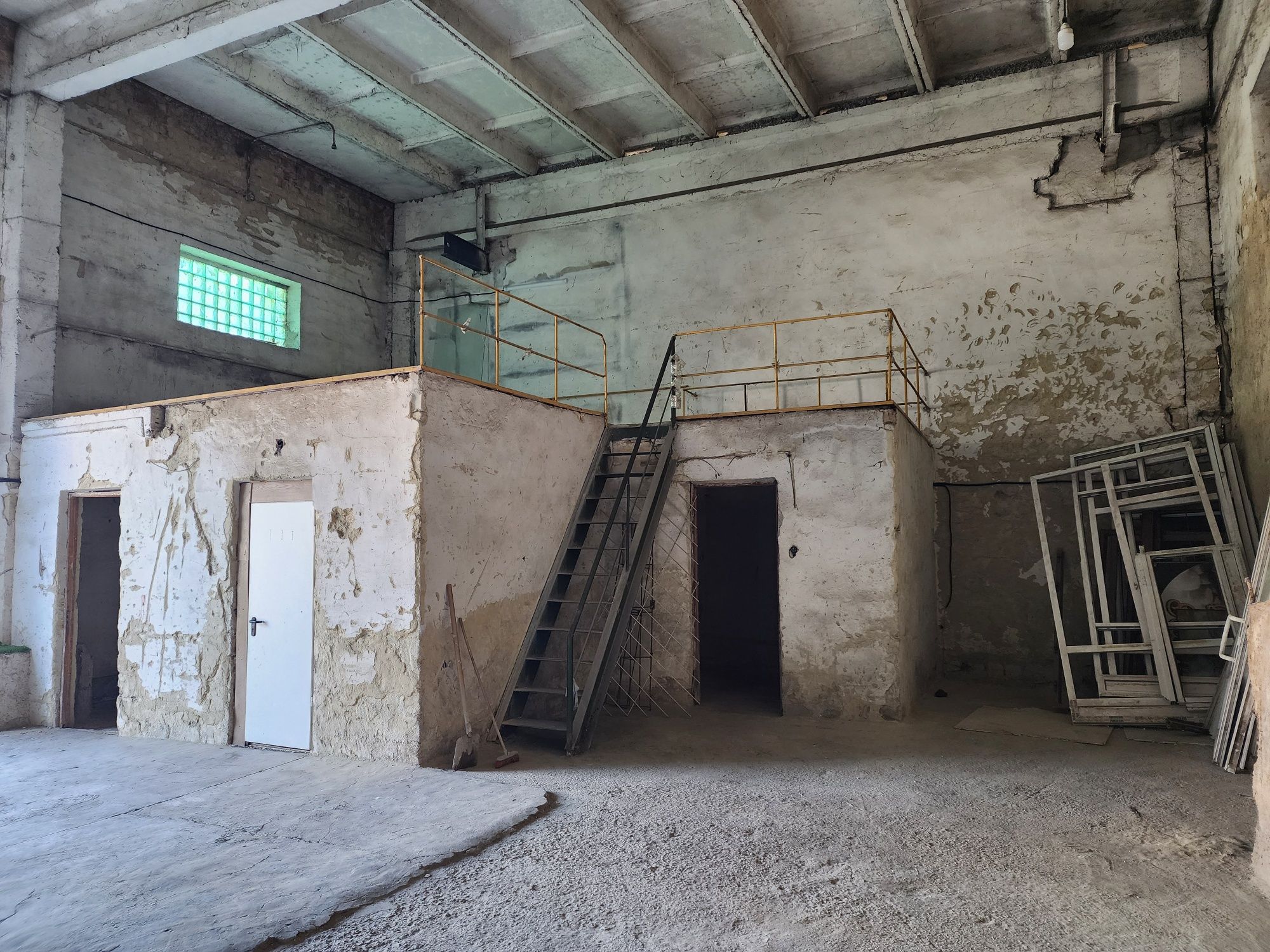 Оренда складського приміщення 198.8 м2 Вул. Каспрука Павла 19, м. Черн