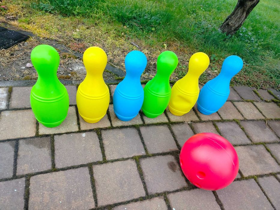 Kręgle (duże ) 30 cm . Zestaw z dwiema kulami.