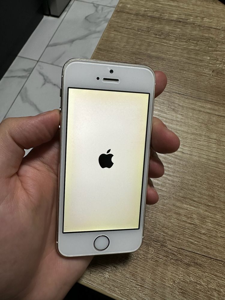 iPhone 5s 16Gb Gold з дефектами на екрані (без коробки)