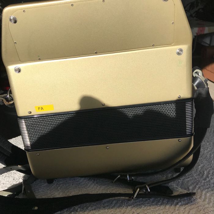 Vendo concertina da Famosa marca Vassibella de Guimarães