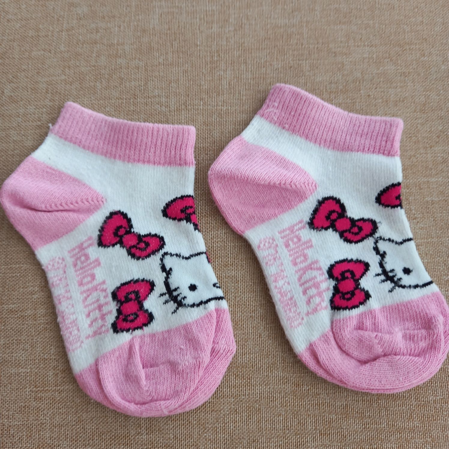 Skarpetki dziewczęce, Hello Kitty, z falbankami, r. 19-22 Zestaw