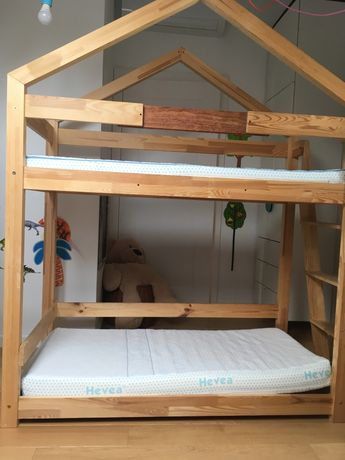 Łóżko dwupiętrowe z materacami