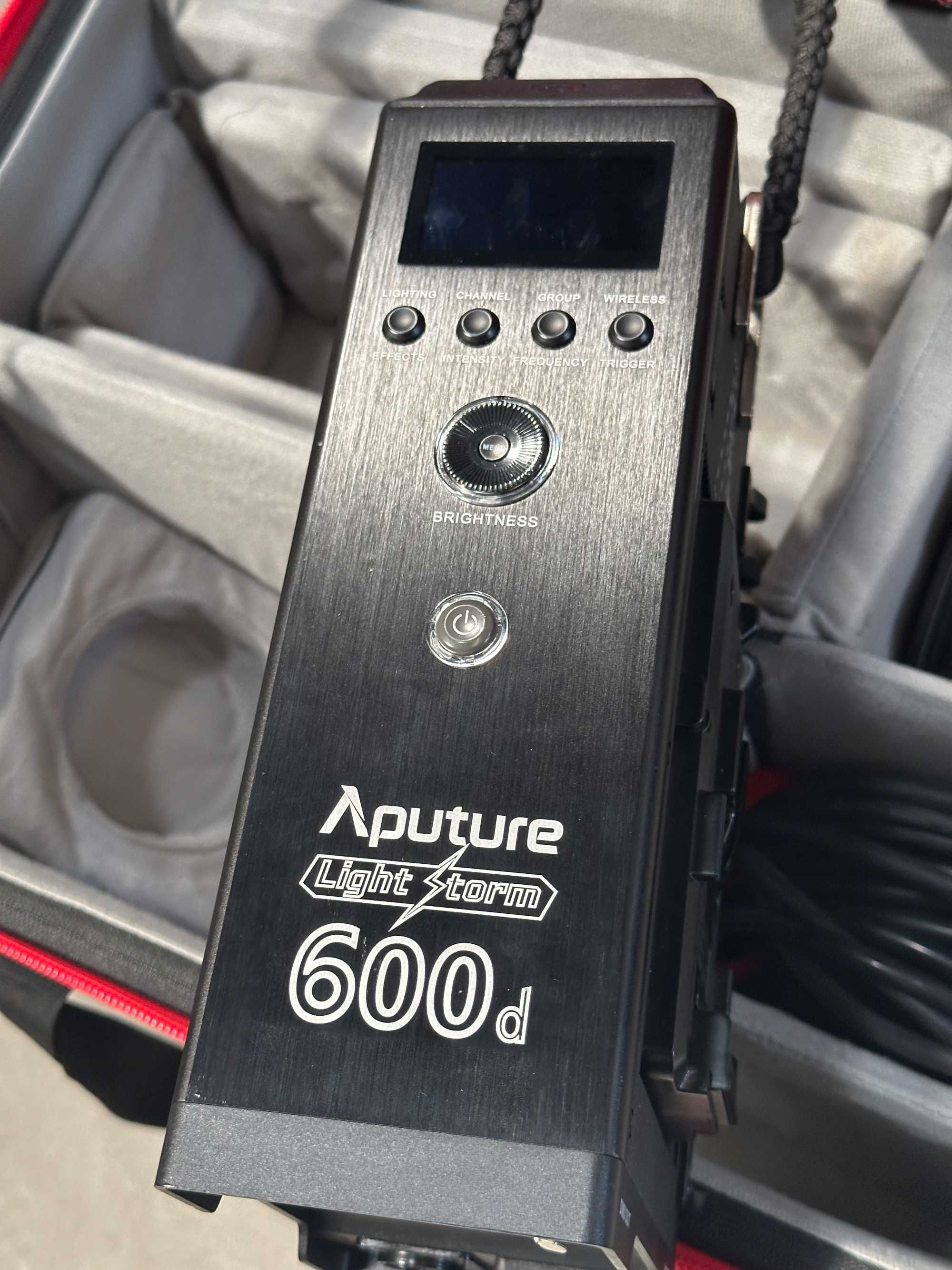 Aputure Light Storm 600d Daylight 600W LED Light Kit