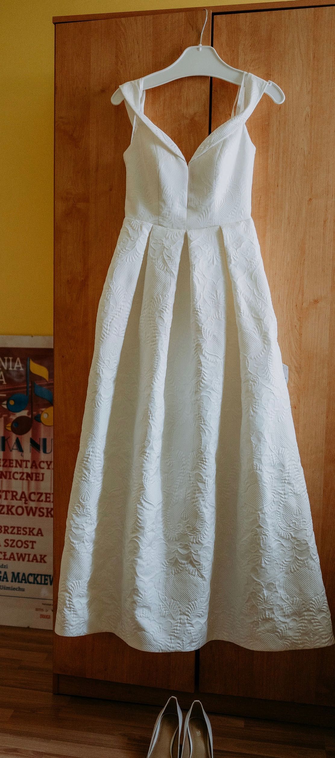 Suknia ślubna z tłoczonym wzorem!