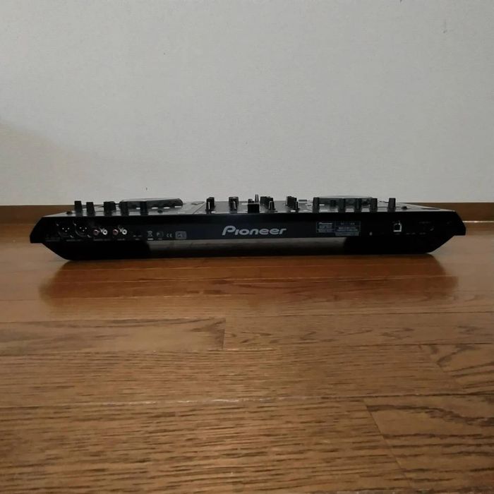 Pioneer DDJ S1 DJ-контроллер,практично новий, весь комплект