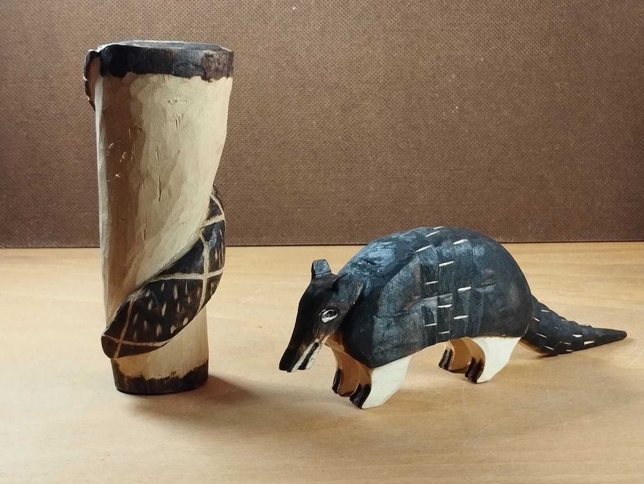 Esculturas Cobra e Tatu em Madeira