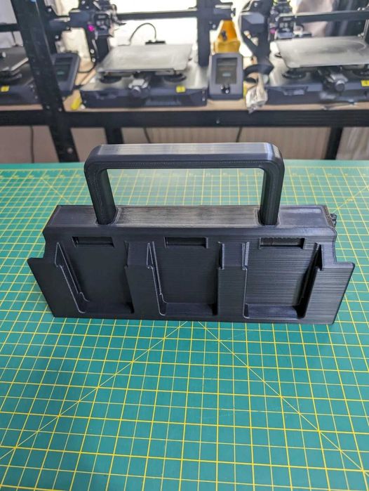 Koszyk, uchwyt na 8 Akumulatorów, Baterii do narzędzi Makita 18 V *