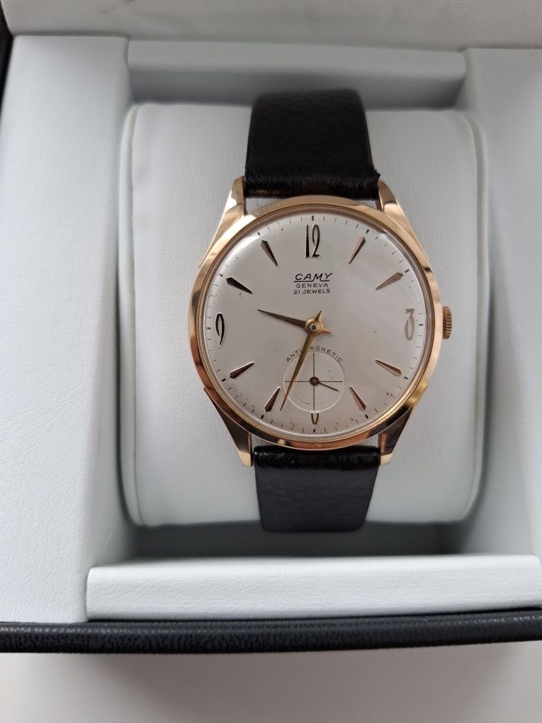 Золотий годинник Camy geneve.
