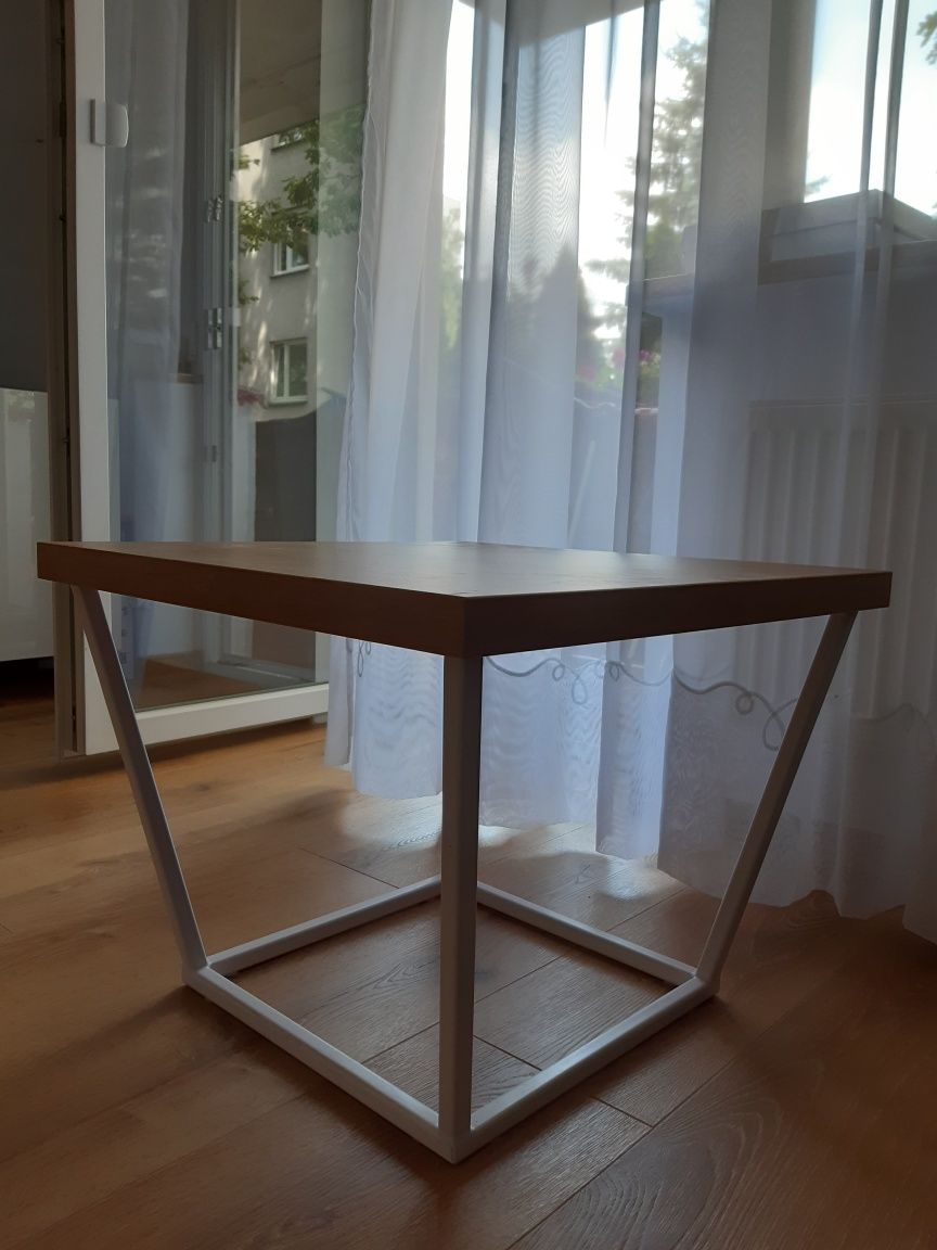 Duży stolik kawowy 60×60×46 cm