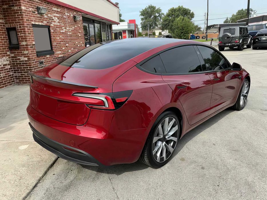 Tesla Model 3      2024