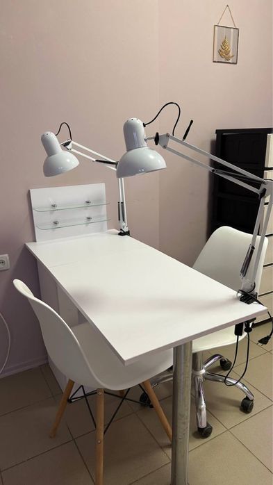 Здам місце майстра манікюру